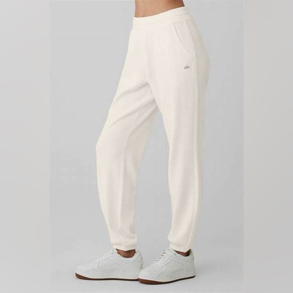 Alo Yoga Waffle Weekend Escape Jogger - Ivory
